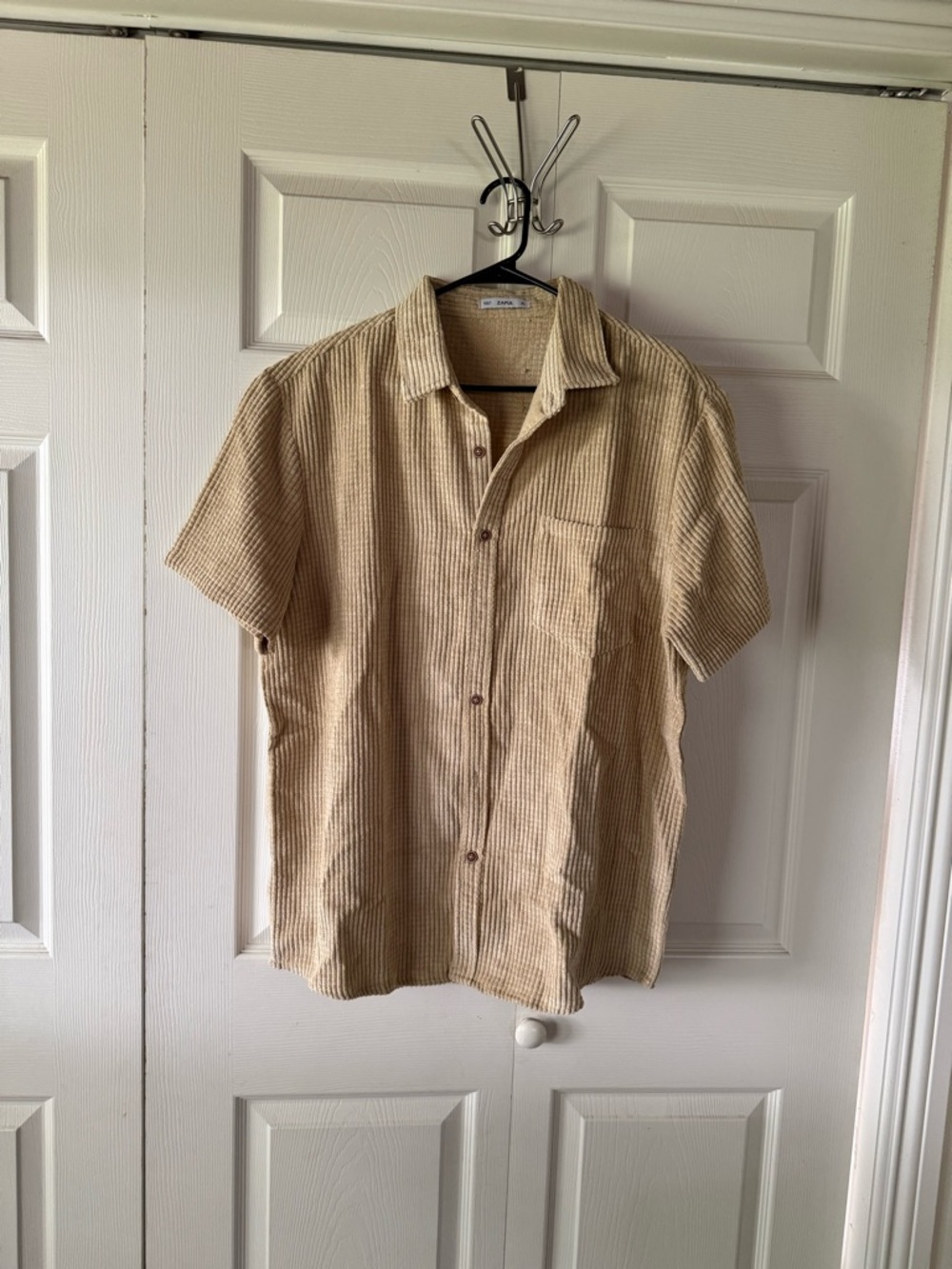 Casual Short-Sleeve Beige Button-Up Shirt